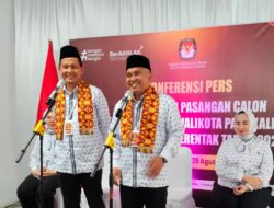 Molen-Hakim Diantar Ribuan Warga ke KPU Kota Pangkalpinang