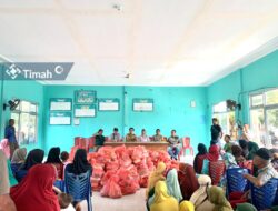 PT Timah Serahkan 309 Paket Sembako untuk Warga Desa Beriga