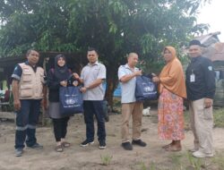 Peduli Warga Terdampak Banjir, PT Timah Serahkan Bantuan Paket Sembako