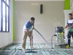 Hadirkan Lingkungan Ibadah yang Bersih dan Nyaman, Sobat Aksi Ramadan BUMN dan PT Timah Bersihkan Musala Al Mukhbitin