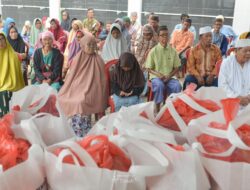 Sobat Aksi Ramadan Kementerian BUMN dan PT Timah Berbagi Paket Sembako untuk Masyarakat Bangka Barat