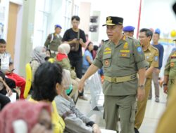 Kunjungi RSUD Dr. (H.C.) Ir. Soekarno, Gubernur Hidayat Berikan Semangat untuk Pasien