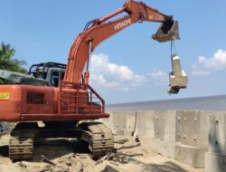Cegah Abrasi di Pantai Asmara Dewi Karimun, PT Timah Pasang Penahan Abrasi Sepanjang 150 Meter