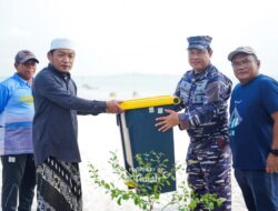 Melalui Program TJSL, PT Timah Serahkan Bantuan Alat Kebersihan untuk Pokdarwis Lingkungan Rambak