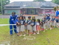 Edukasi Bahaya Api Sejak Dini, Tim Fire Fighter PT Timah Kunjungi TK Kutilang I Pangkalpinang 