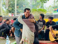 Doa dan Pelukan Erat Seorang Nenek Pemulung kepada Basit Cinda 