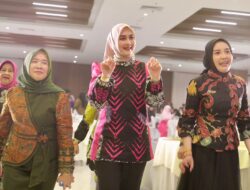 Kenakan Batik Kater, Noni Hidayat Arsani Ikuti Gala Dinner di IKN