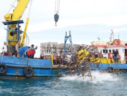 Knalpot Ilegal Disulap Jadi Rumah Ikan, PT Timah dan Ditlantas Polda Babel Tenggelamkan Rumpon di Perairan Rebo