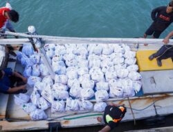 PT Timah Ringankan Beban Warga Penutuk Pasca Bencana Banjir Rob