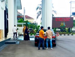 Berkas P21, Tersangka Wagub Hellyana Datangi Gedung Kejati