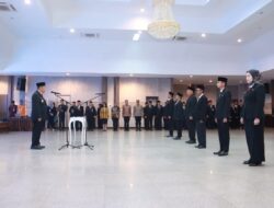 Lantik 8 ASN, Gubernur Hidayat Arsani Tekankan Integritas dan Etika dalam Bertugas