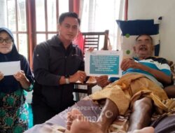 PT TIMAH Serahkan Bantuan Biaya Pengobatan Warga Desa Pamak, Istri Syamsul Bahri Tak Pernah Menyangka Terima Perhatian dari Perusahaan