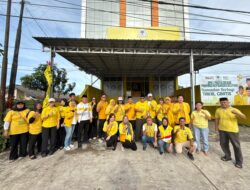 Ketua DPD Golkar Babel Hidayat Arsani Pimpin Aksi Berbagi Takjil untuk Masyarakat