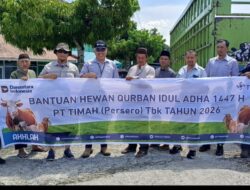 Warga Bangka Barat Sambut Antusias Bantuan Hewan Kurban dari PT TIMAH