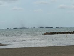 Bukan IUP PT Timah, Ratusan Ponton Milik CV Kerja Ilegal di Pantai Pasir Padi
