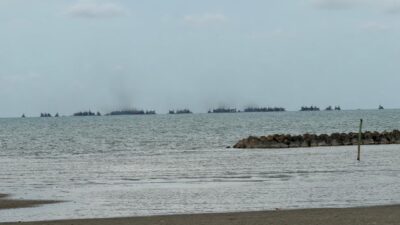 Bukan IUP PT Timah, Ratusan Ponton Milik CV Kerja Ilegal di Pantai Pasir Padi