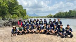 KKN-PPM UGM Bakam Bercerita 2026 Tanam 1.200 Bibit Mangrove di Sungai Layang