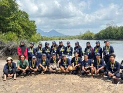 KKN-PPM UGM Bakam Bercerita 2026 Tanam 1.200 Bibit Mangrove di Sungai Layang