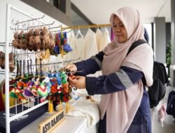 PT TIMAH Beri Ruang UMKM Lewat Bazar UMKM, Dagangan Laris dan Produk Lokal Jadi Souvenir
