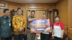Terima Bantuan untuk Korban Kebakaran di Serdang, Gubernur Hidayat Arsani Apresiasi INTI Babel