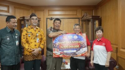 Terima Bantuan untuk Korban Kebakaran di Serdang, Gubernur Hidayat Arsani Apresiasi INTI Babel
